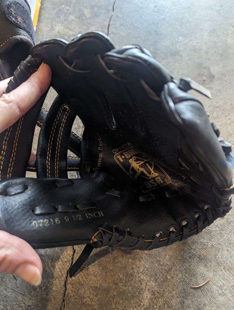 9.5in Youth Baseball Glove