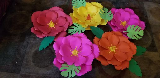 Paper flowers and paper roses. Flores de papel