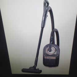 New Shark Pet Canister Vacuum Hepa Anti-allergen, Bagless With Self Cleaning Brush And Attachments 