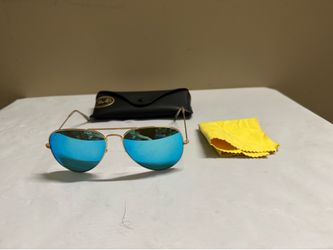 Ray-Ban Aviator Fsunglasses gold frame and blue mirror lenses 35$cash