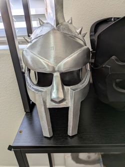 Gladiator cosplay helmet