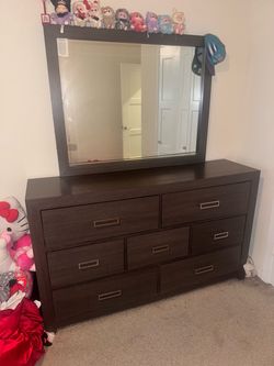 Dark Brown bedroom queen set with Mirror