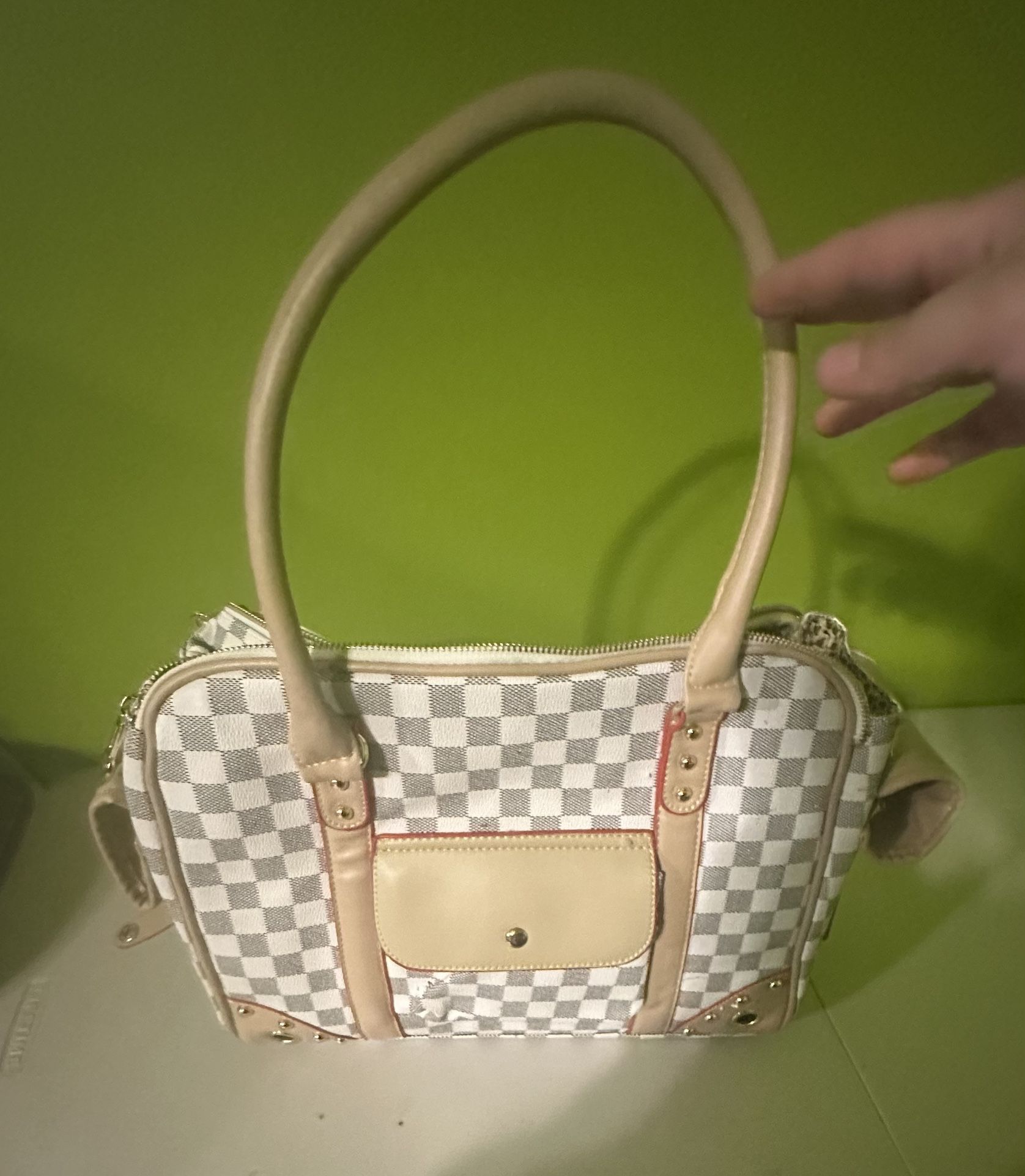 Chic Pet Dog Carrier in a checkered Patterned