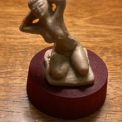 VINTAGE RISQUE 1940'S DANCING GIRL WOMAN NOVELTY WIND UP TOY