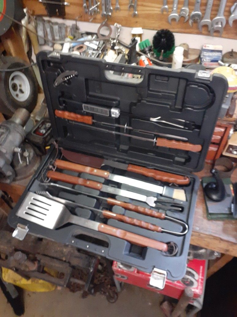 Brookstone Professional Barbecue Tool Kit