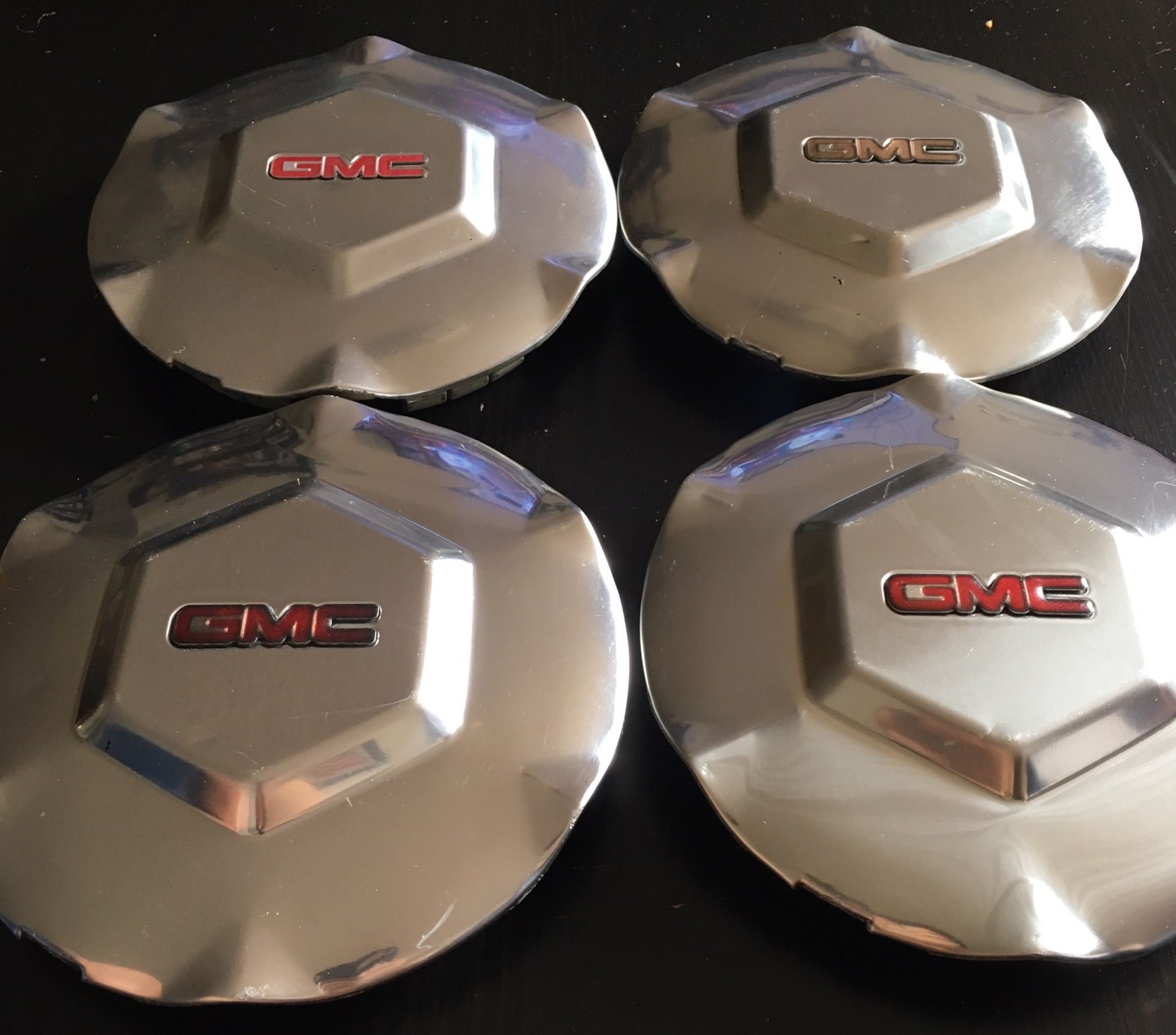 2002-08 GMC Envoy OEM 17” Center Hub Cap 9593396