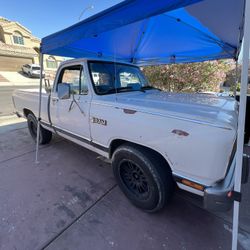 Dodge D150 1986 