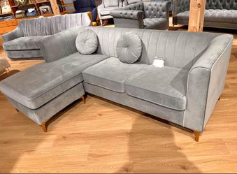 Brand new！L88”*H31”*D58”Modular Chaise Sectional Sofa Velvet Upholstered Vertical Channel Quilted Seat Back Solid Gold Tone Metal Y-Legs with 2 Throw 