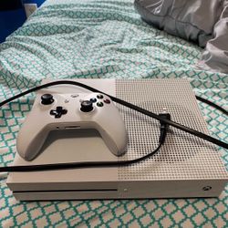 Xbox One With Controller 
