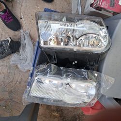 2007-2013 Toyota Tundra Headlights 4 Sale