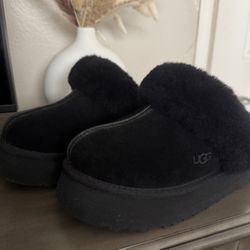 Shoes/ Slippers UGG