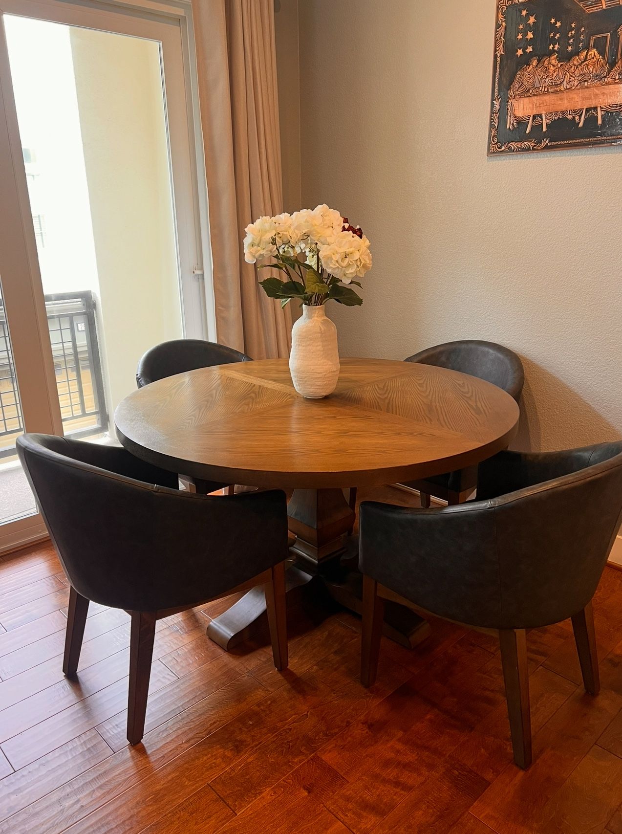 Brinn 54" Round Pedestal 5-piece Dining Set