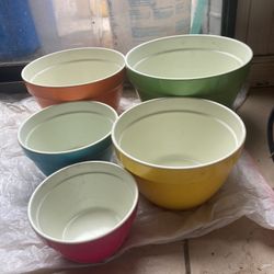 5 Different Sizes Hard Plastic Bowls 
