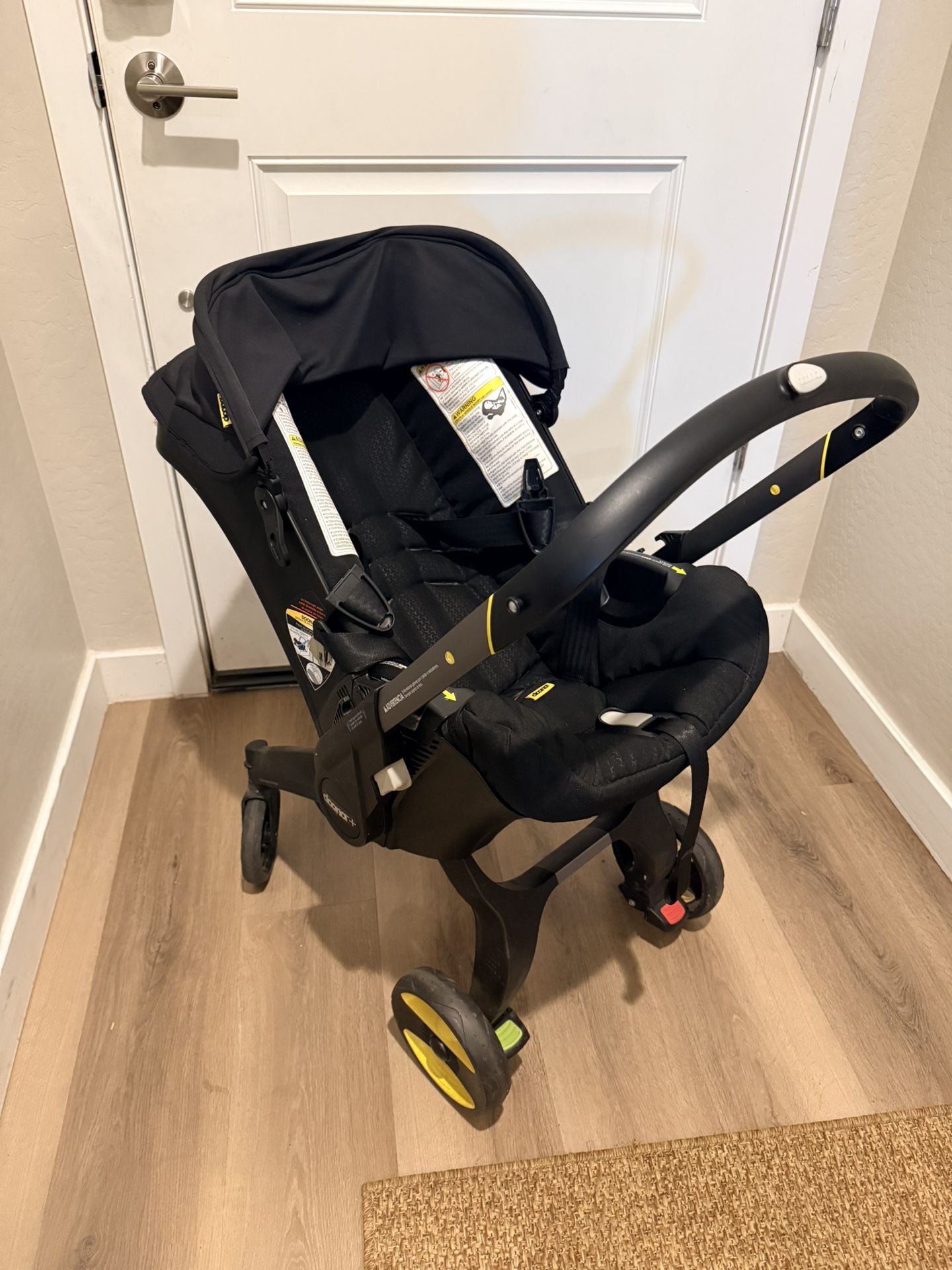 Doona convertible Stroller/Car Seat