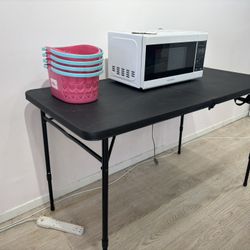 Foldable Table + Microwave 