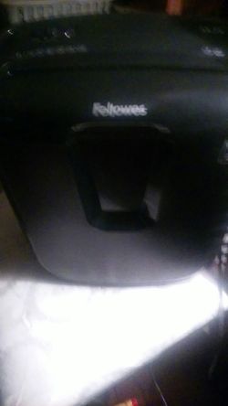 Fellowes Shredder M-7C used