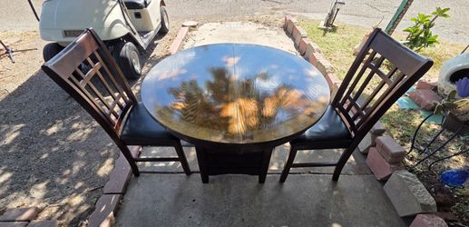 Solid Oak Dinning Table, Center Leaf & 2 Chairs
