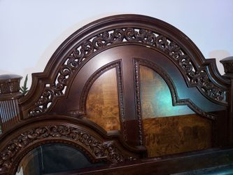 Size queen bedroom set, authentic wood. Imported from Vietnam . No night stand