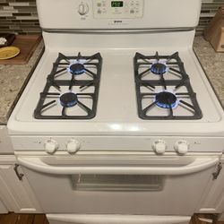 Delivery Available/ Kenmore Gas Stove