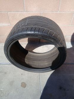 Tire 305/25/20