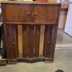 Antique Record Player And Radio  very old 30/40’s 