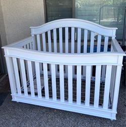 Baby Italia Crib and Sealy Mattress