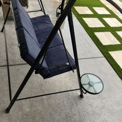 Outdoor Metal Swing, Excellent Condition 
