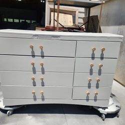 Dresser With Wooden Knobs