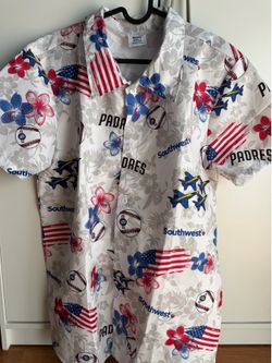 Padres T shirt. Size L