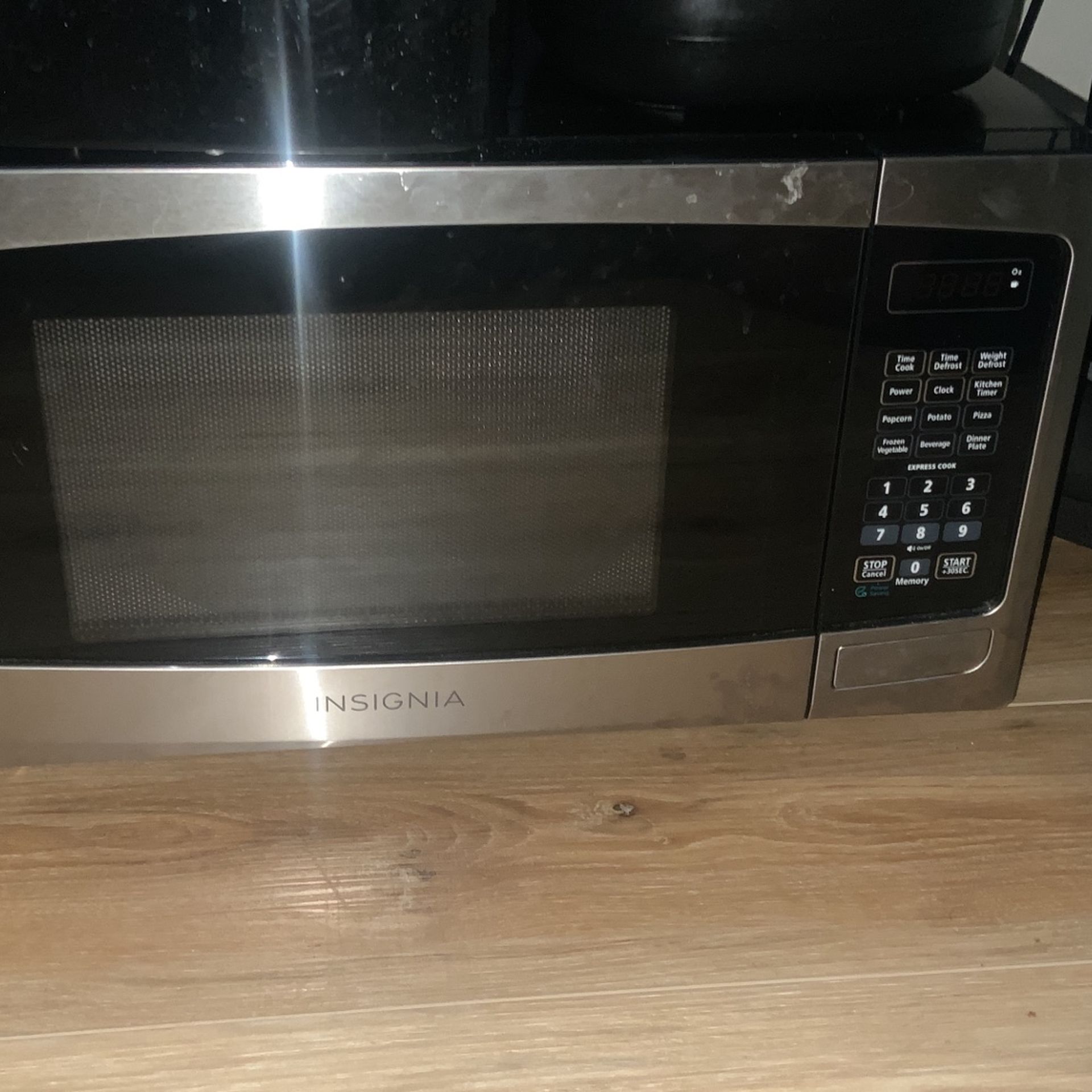 Insignia Microwave