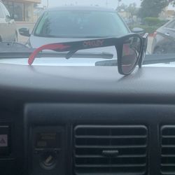 Oakley Sunglasses        Men 100% Good Condition    “ Frogskins “