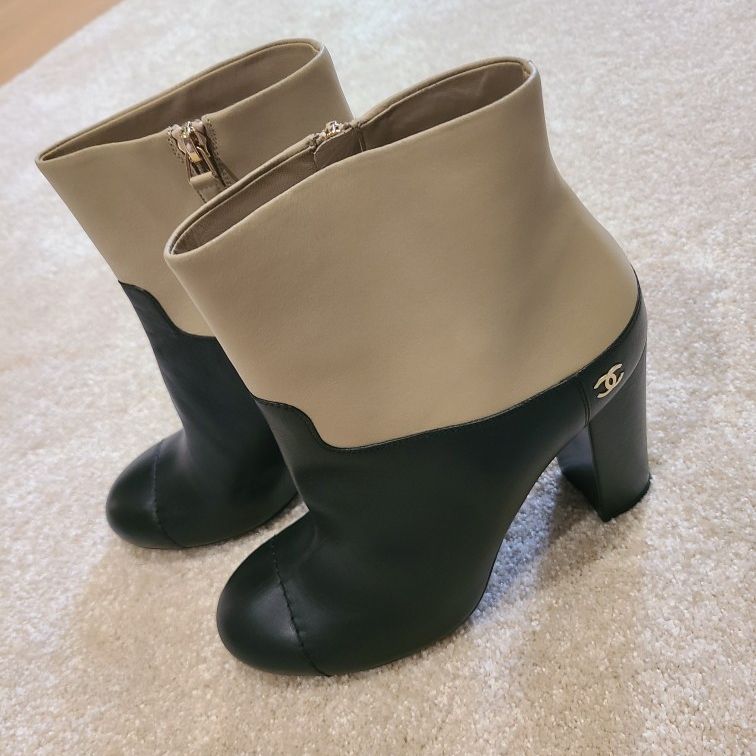 CHANEL BLACK/BEIGE ANKLE LEATHER BOOTS for Sale in Las Vegas, NV - OfferUp