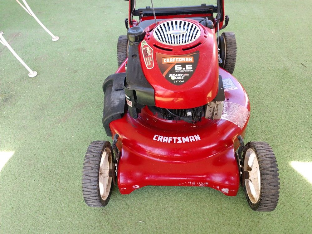 Craftsman 6.5 horsepower Briggs and Stratton ready start 21in cut with easy walk Drive system