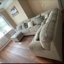 Brentwood Linen Sectional Oversized /Brand New 