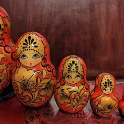 Vintage Russian Matryoshka 5 in 1 Nesting Stacking Wooden Doll Figures