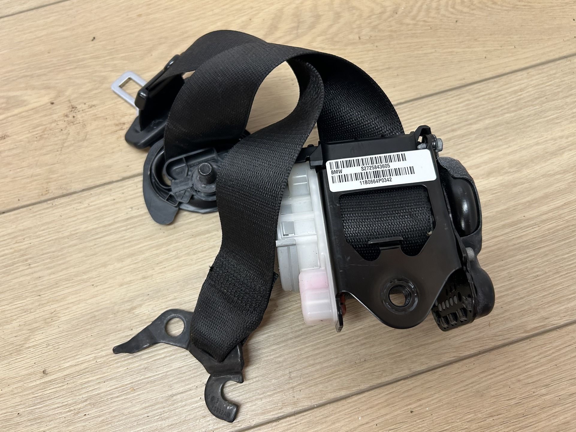 2011 12 13 14 15 16 2017 BMW F25 X3 FRONT left SEAT BELT RETRACTOR (contact info removed) OEM*
