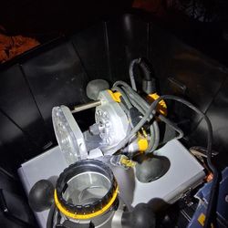 DeWalt Router With Tips