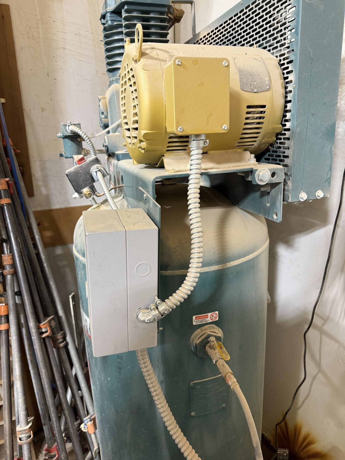 ESCURTIS, Air Compressor