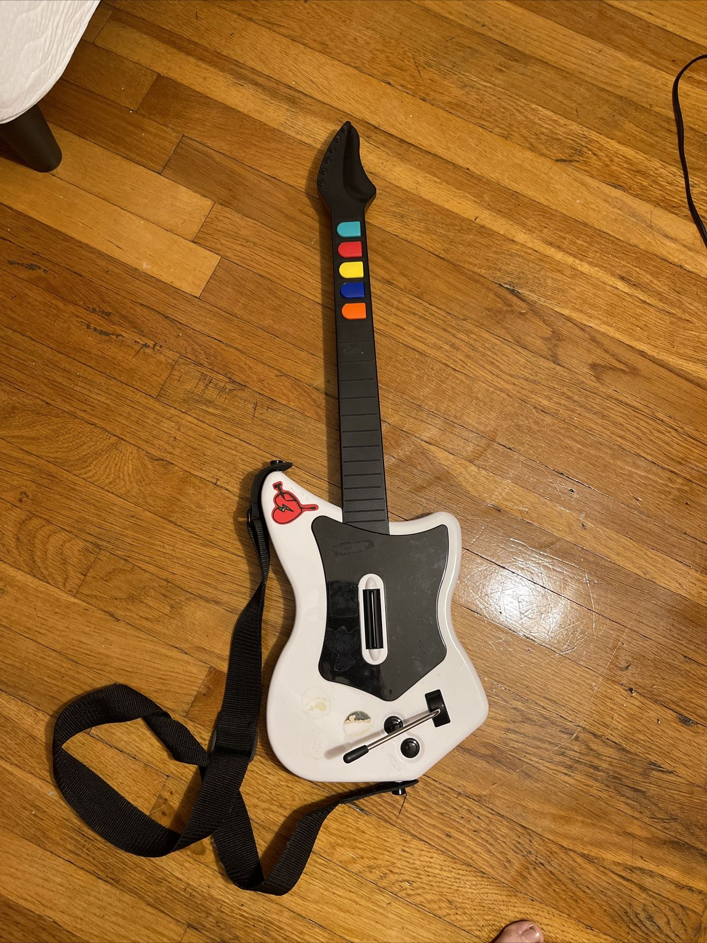 Guitar Hero Wireless White Guitar Red Octane 95025 PS2 Playstation 2 NO DONGLE