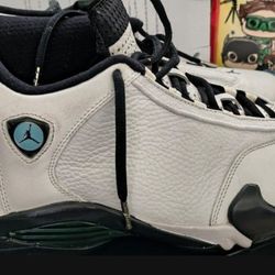 Men's Jordans Size 11 (Great Condition)