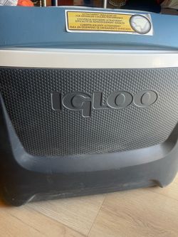 IGLOO MAXCOLD Island Breeze Cooler – 62 Quart with Wheels
