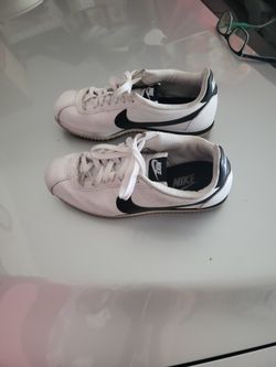 Nike Women's Classic Cortez Leather Size 8