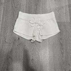 WHITE SHORTS SIZE SMALL