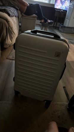 Nautica suitcase spinner