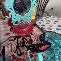 Monster High Laguna Blue Shower And Vanity Set