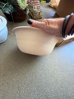 Large glazed, pampered chef baking pan. Rarely used. Large glazed, Pampered Chef, baking pan. Rarely used.