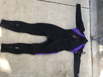 Wetsuit, woman’s Large 3.2