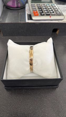 Bangle bracelet