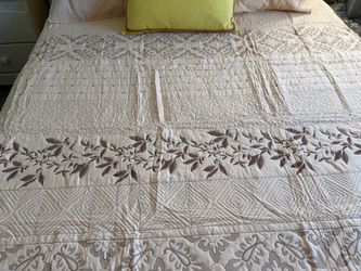 Queen size light comforter