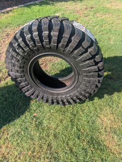 1) new 35x12.50r15 maxxis trepador tire